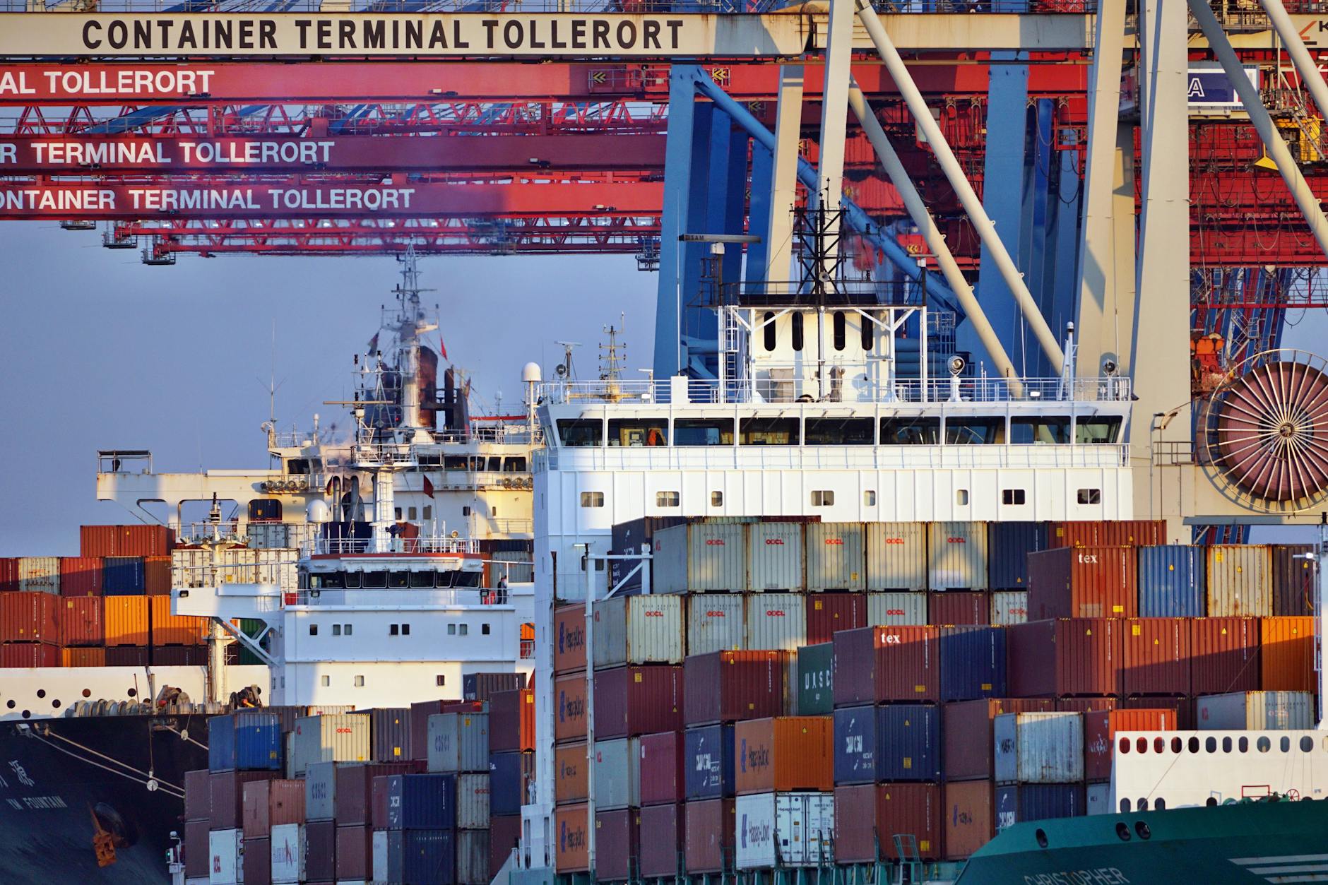 How to Choose a Reliable Freight Forwarding Service for International Trade