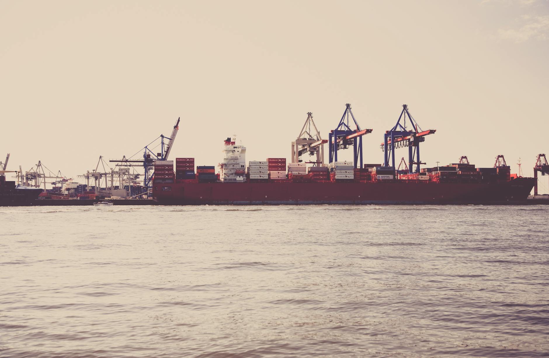 How to Choose a Reliable Freight Forwarding Service for International Trade